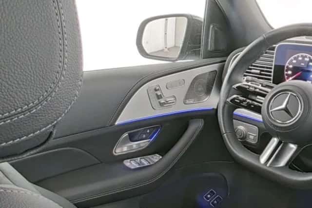 Mercedes-Benz GLE (2025) thumbnail 5