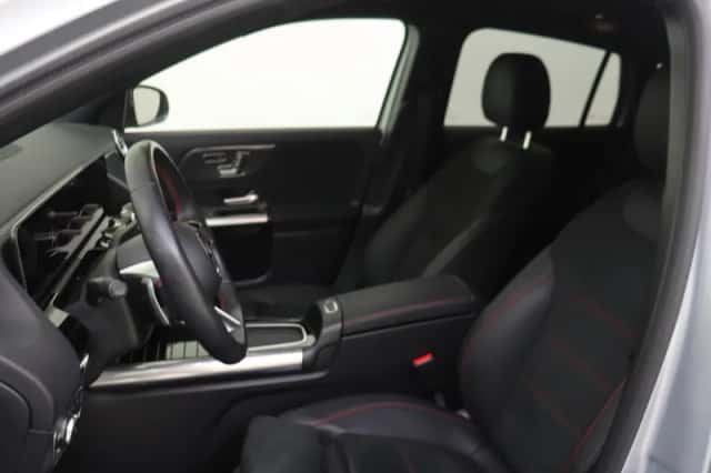 Mercedes-Benz GLA (2024) thumbnail 11