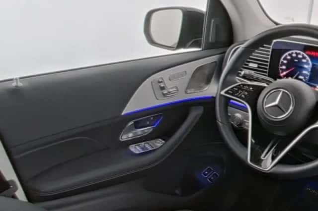 Mercedes-Benz GLE (2025) thumbnail 6