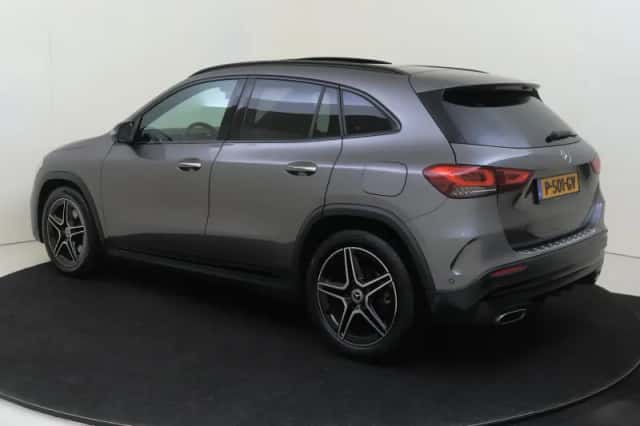 Mercedes-Benz GLA (2022) thumbnail 3