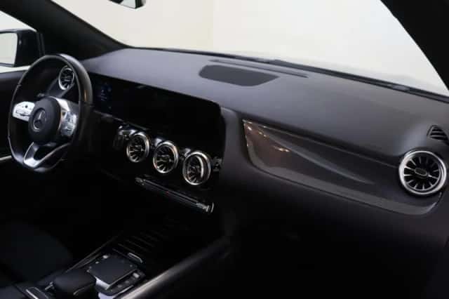 Mercedes-Benz GLA (2022) thumbnail 5