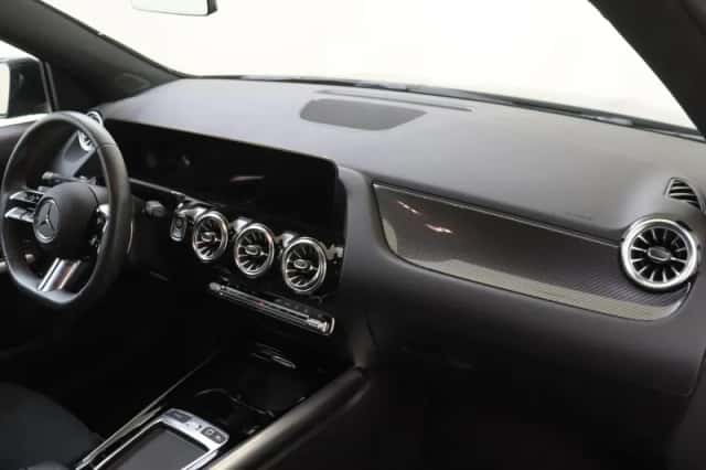 Mercedes-Benz GLA (2025) thumbnail 5