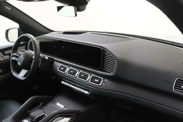 Mercedes-Benz GLE (2025) thumbnail 5