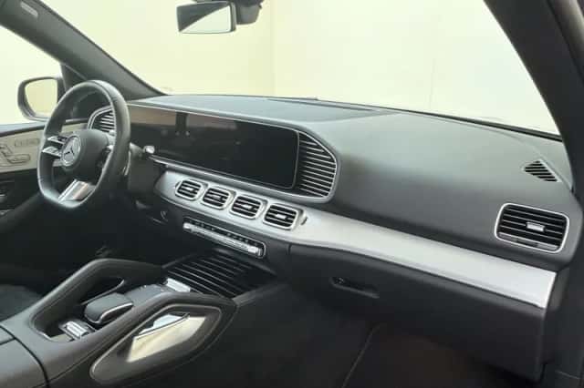 Mercedes-Benz GLE (2025) thumbnail 5