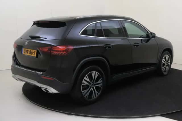 Mercedes-Benz GLA (2023) thumbnail 4