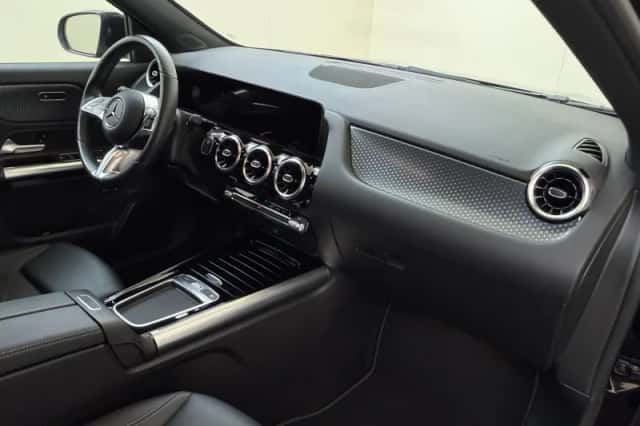Mercedes-Benz GLA (2023) thumbnail 5