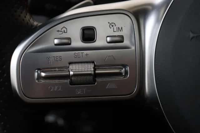 Mercedes-Benz GLA (2023) thumbnail 13
