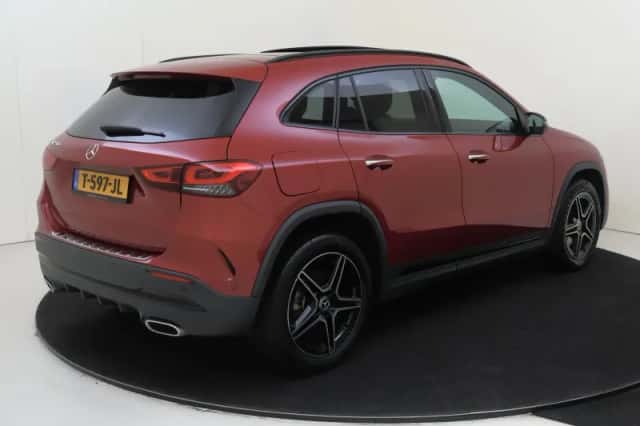 Mercedes-Benz GLA (2023) thumbnail 4