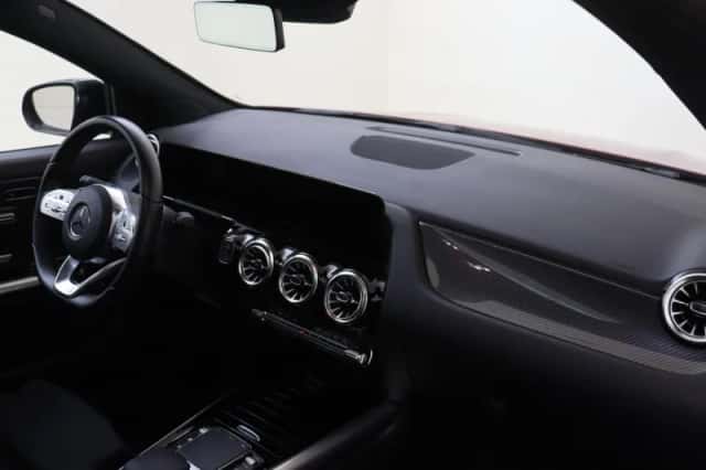 Mercedes-Benz GLA (2023) thumbnail 5