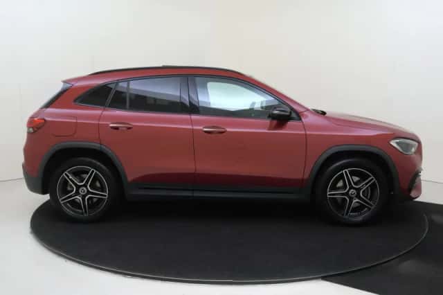 Mercedes-Benz GLA (2023) thumbnail 9