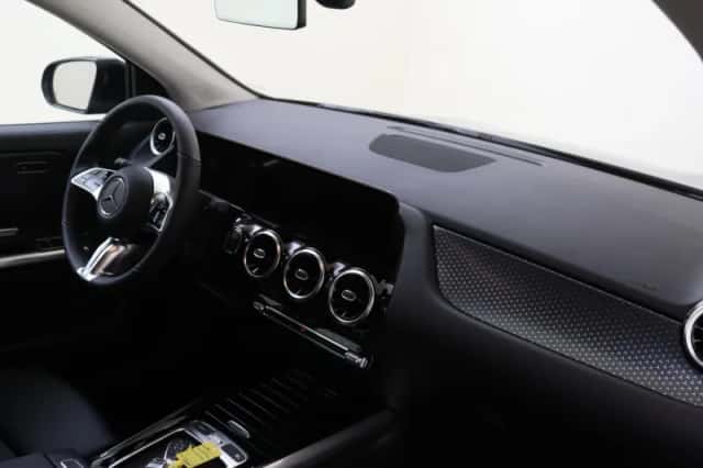 Mercedes-Benz GLA (2025) thumbnail 11