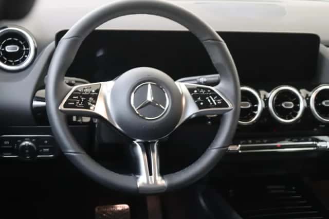 Mercedes-Benz GLA (2025) thumbnail 13