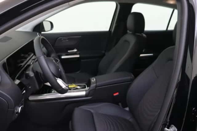 Mercedes-Benz GLA (2025) thumbnail 14