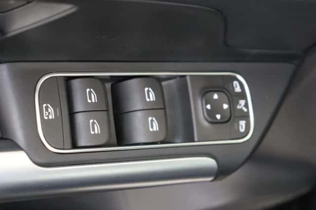 Mercedes-Benz GLA (2025) thumbnail 30