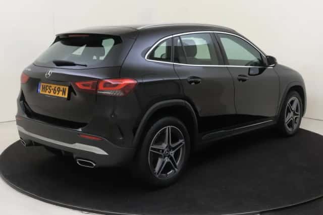 Mercedes-Benz GLA (2023) thumbnail 4