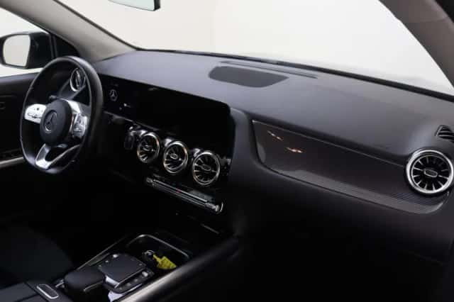 Mercedes-Benz GLA (2023) thumbnail 5
