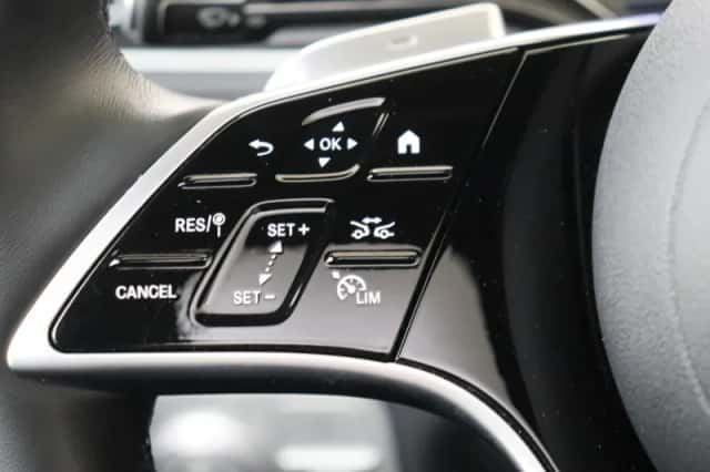 Mercedes-Benz GLE (2025) thumbnail 16
