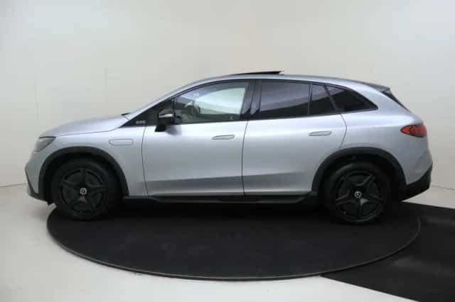 Mercedes-Benz EQE (2024) thumbnail 2