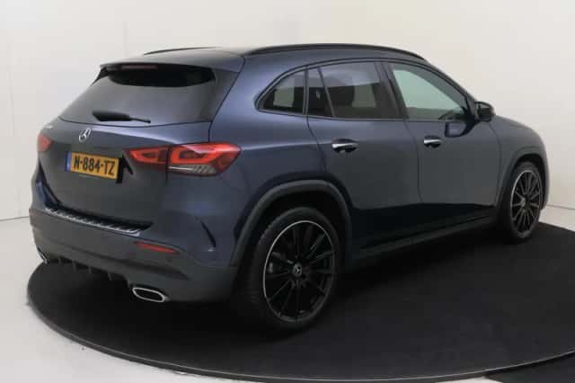 Mercedes-Benz GLA (2022) thumbnail 4