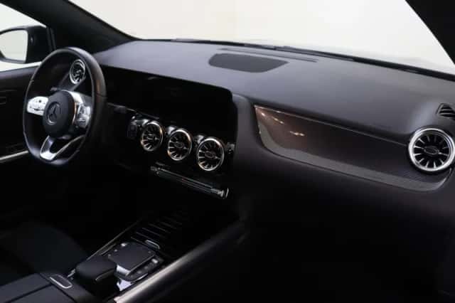 Mercedes-Benz GLA (2022) thumbnail 5