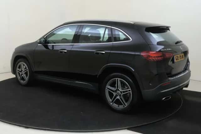 Mercedes-Benz GLA (2024) thumbnail 3