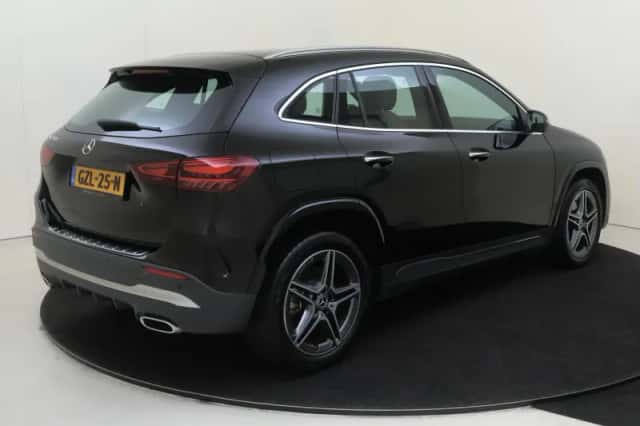 Mercedes-Benz GLA (2024) thumbnail 4