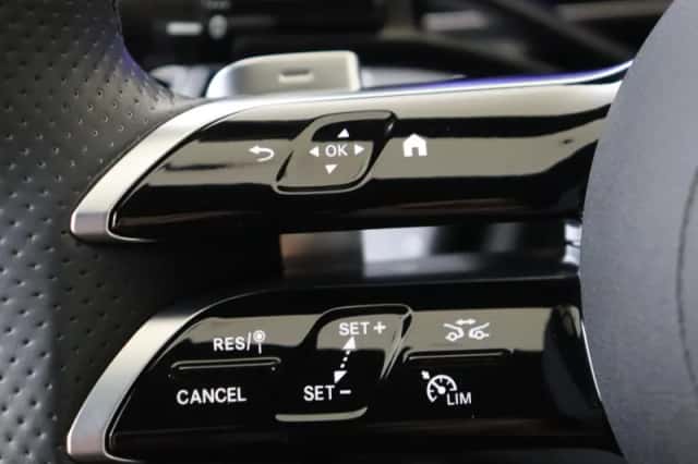 Mercedes-Benz EQE (2024) thumbnail 12