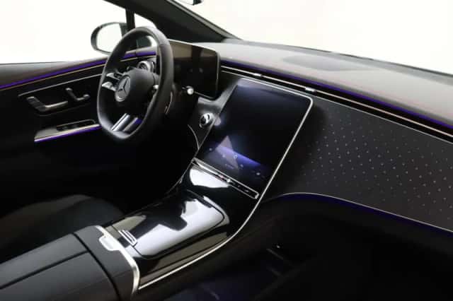 Mercedes-Benz EQE (2024) thumbnail 4