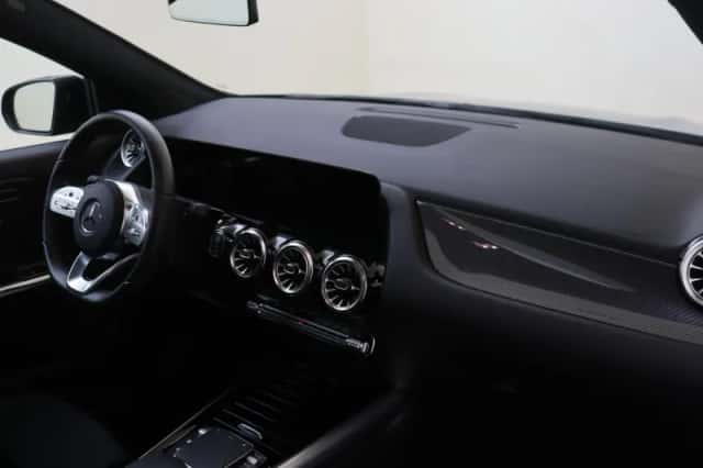 Mercedes-Benz GLA (2023) thumbnail 5
