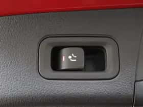 Mercedes-Benz GLA (2024) thumbnail 32