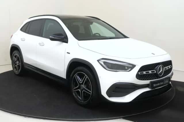 Mercedes-Benz GLA (2021) thumbnail 2