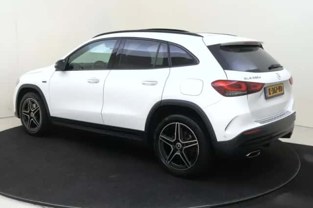 Mercedes-Benz GLA (2021) thumbnail 3