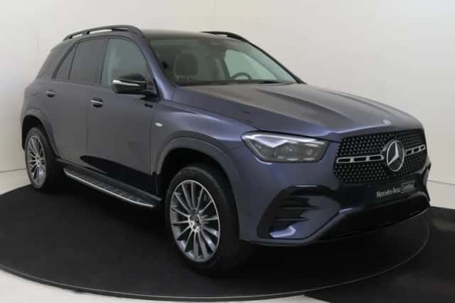 Mercedes-Benz GLE (2025) thumbnail 2