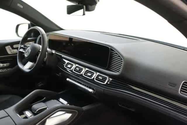 Mercedes-Benz GLE (2025) thumbnail 12
