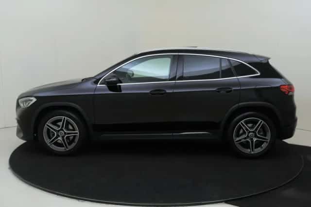 Mercedes-Benz GLA (2021) thumbnail 2