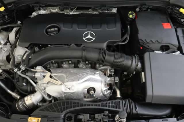 Mercedes-Benz GLA (2021) thumbnail 3