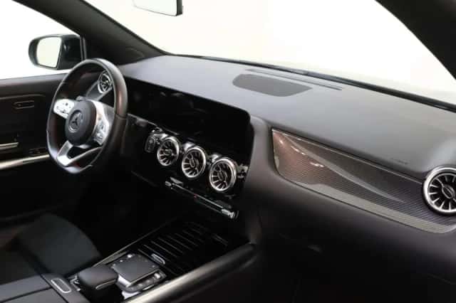Mercedes-Benz GLA (2021) thumbnail 5