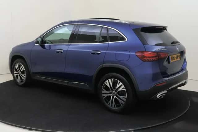 Mercedes-Benz GLA (2024) thumbnail 3