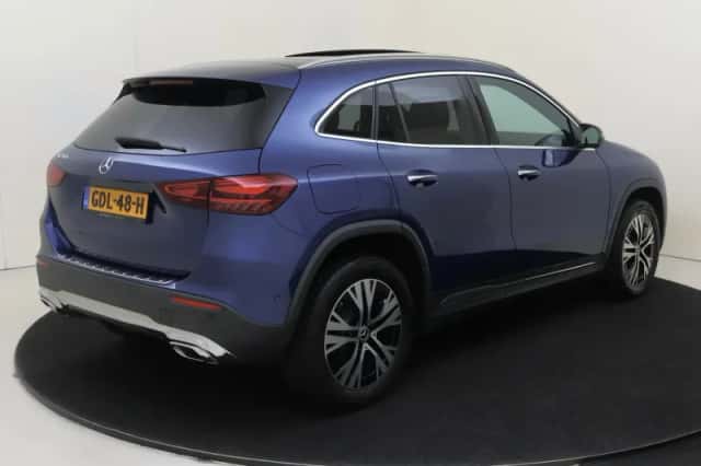 Mercedes-Benz GLA (2024) thumbnail 4