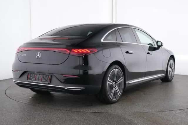 Mercedes-Benz EQE (2025) thumbnail 3