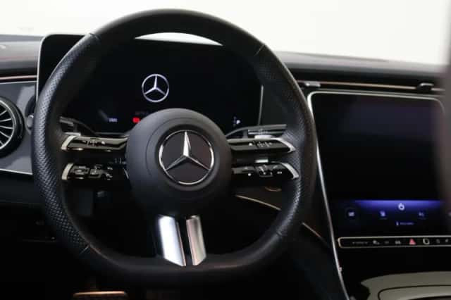 Mercedes-Benz EQE (2023) thumbnail 12