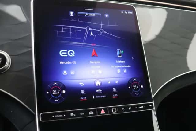 Mercedes-Benz EQE (2023) thumbnail 18