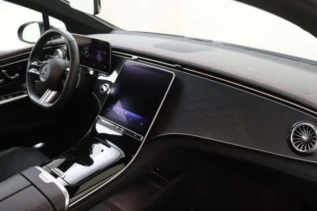 Mercedes-Benz EQE (2023) thumbnail 10