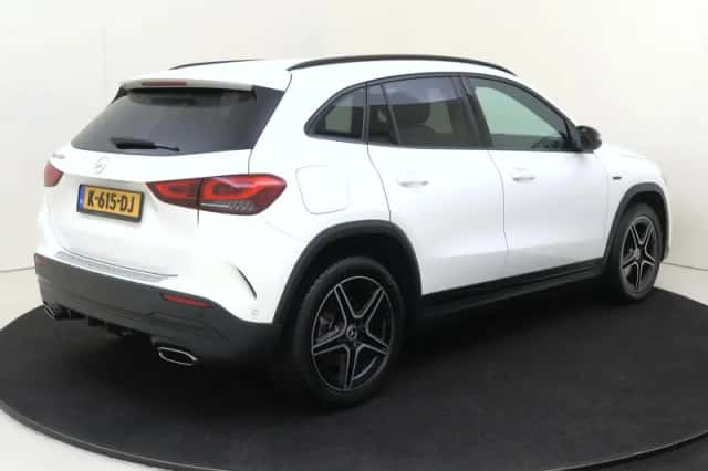 Mercedes-Benz GLA (2020) thumbnail 4