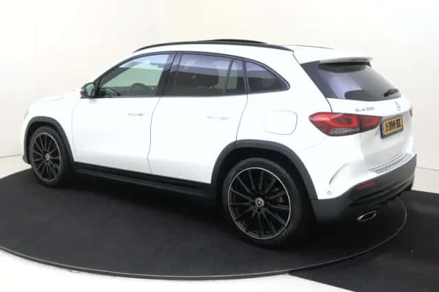 Mercedes-Benz GLA (2020) thumbnail 3
