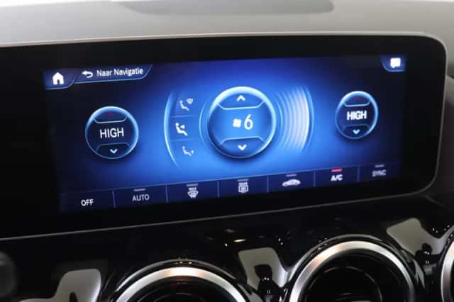 Mercedes-Benz GLA (2020) thumbnail 24