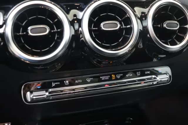 Mercedes-Benz GLA (2020) thumbnail 25