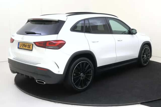 Mercedes-Benz GLA (2020) thumbnail 4