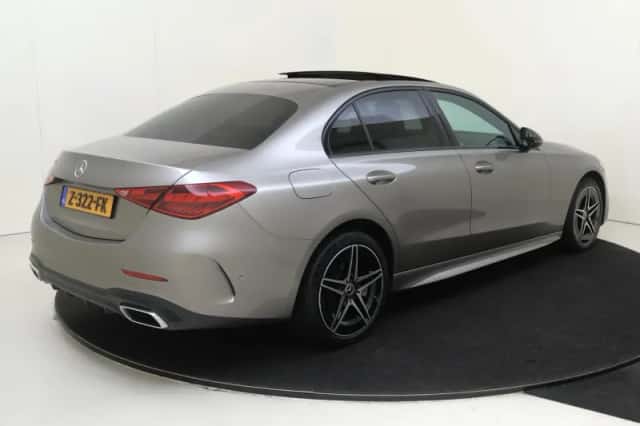 Mercedes-Benz C-Klasse (2024) thumbnail 2