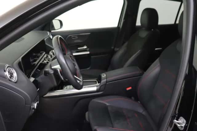 Mercedes-Benz GLA (2024) thumbnail 11